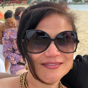 Meet your Posher, Adrienne